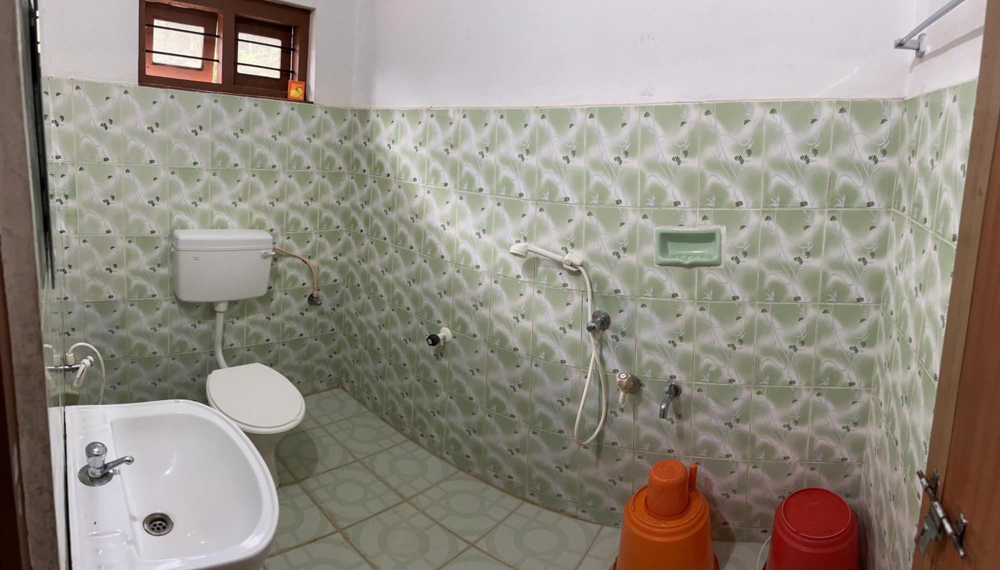 Dakshinakasi Guest House Thirunelly Exterior foto