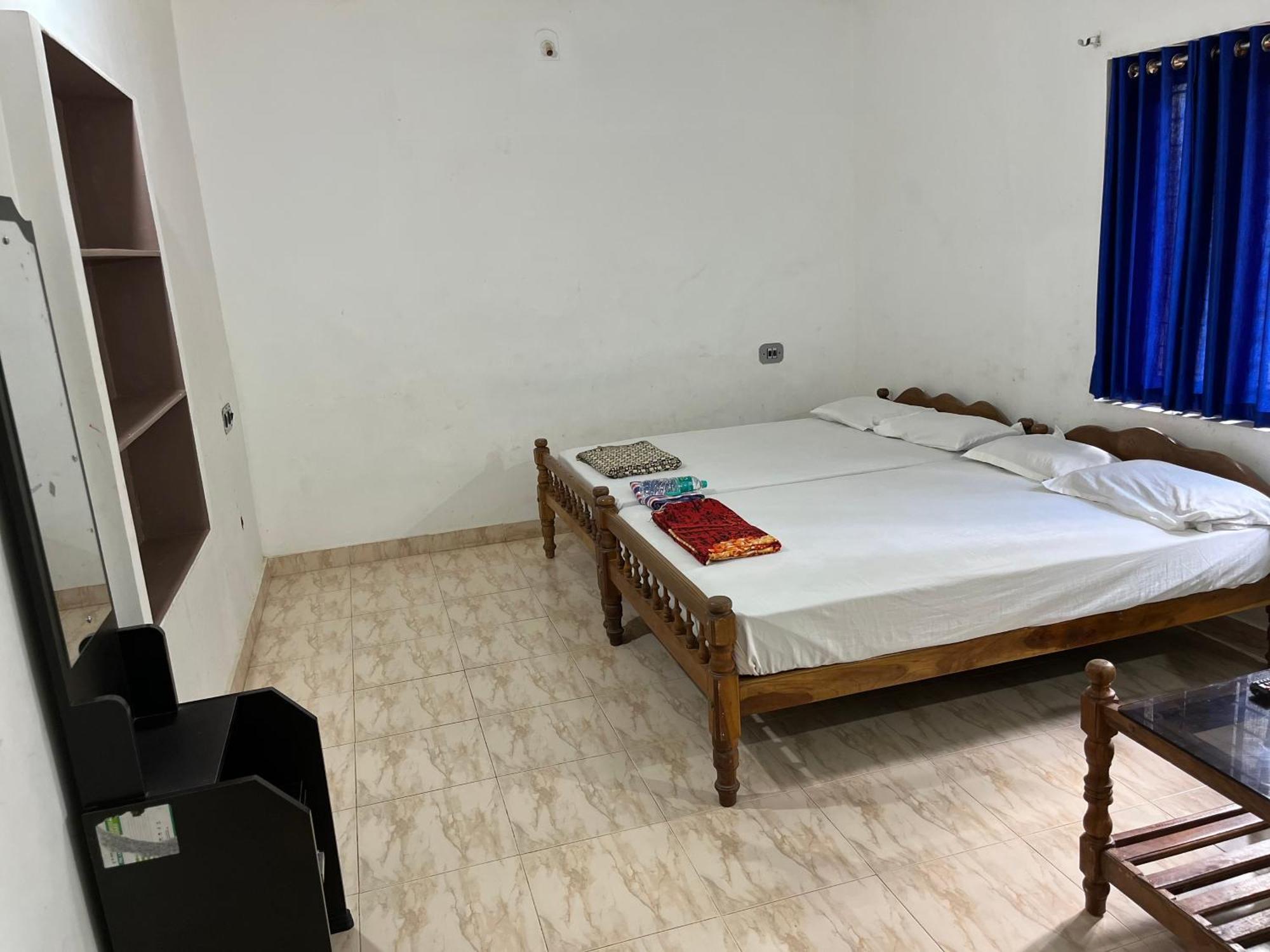 Dakshinakasi Guest House Thirunelly Exterior foto